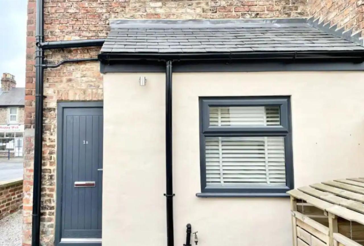 Townhouse With Private Parking Villa York Exterior photo